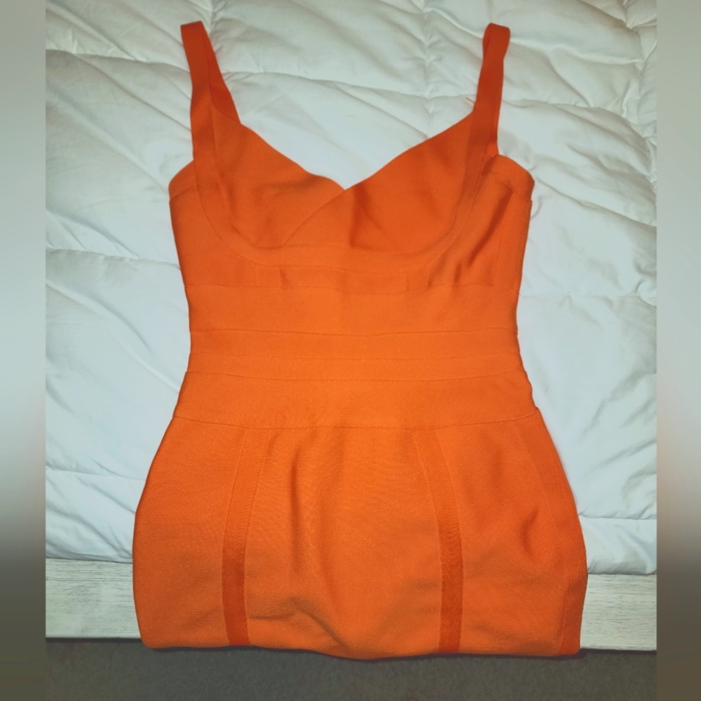 *NEVER BEEN WORN* Orange bandage midi dress